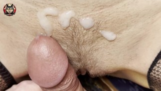 Closeup of MILF’s trimmed pussy nailed. Cumshot on bush