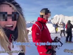 Maddy Keys et sa pote offre du sexe à un vrai moniteur de ski pendant un cours particulier