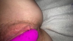 Разрушаю мою киску своим розовым вибратором