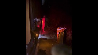 Раздеться догола 3 раза и кончить один раз на публике