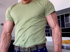stud is filmed in his morning routine and masturbates for you muscle worshiper