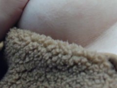 巨乳を露出しながら散歩する変態日本人女性。 - Screenshot 14 of 16 - おっぱい