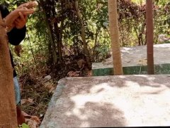 Nahuli kami ng teacher nmin sa bakanteng lote napatakbo kmi para mgtago