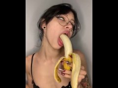 it's obvious this girl prefers to suck a banana over a guy