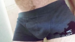 私のズボンの絶望的な小便