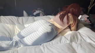 Сексуальная милфа пердит в джинсах Seksual'naya milfa perdit v dzhinsakh