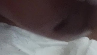 用椰子油自慰和射精到独奏女孩色情片第 2 部分，共 2 部分