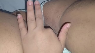 Брюнетку застали за мастурбацией в комнате