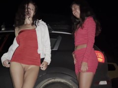 Две подружки писают вместе у машины на публичной парковке - Screenshot 13 of 16 - Pee Public