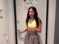 Сосед, ты можешь трахнуть меня? Мне уже 18 лет! - Screenshot 1 of 16 - 18 Year Old