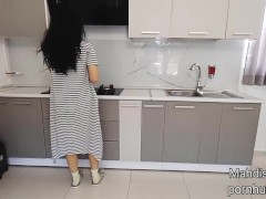 سکس ایرانی تو آشپزخونه با ز.ندا.د.ا.شم وقتی که شوهرش رفته بود خرید ( مکالمه فارسی)🤤 - Screenshot 1 of 16 - Iranian Sex