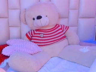 角质红发女郎穿着她的另类服装看起来非常性感