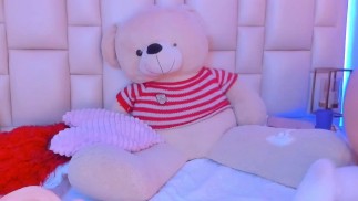 角质红发女郎穿着她的另类服装看起来非常性感