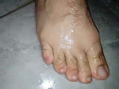 Washing my dirty soles