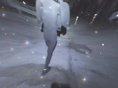 国际学生很容易。 晚上跑步时，他们遇到了中国学生并租了一个房间。 他们甚至在高潮时潮吹。 1/16