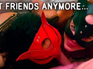 Две подруги сосут один член. Соревнование по горловому минету.