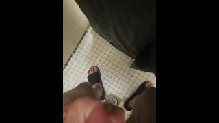 Masturbándose en la ducha!!