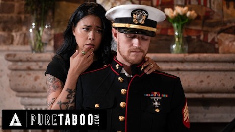 PURE TABOO viúva solitária Dana Vespoli quer que o enteado use o uniforme militar do marido desaparecido e a foda