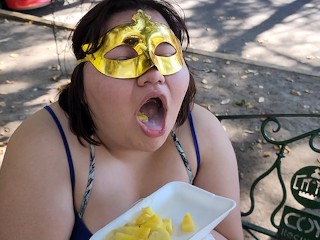 Je Suce Le Cul, La Bite et Les Couilles De Mon Homme, Extrait Beaucoup De Sperme et Le Mange Avec De L’ananas En Public