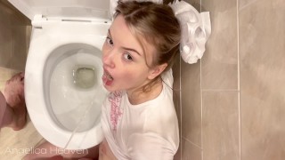 Angelicaheaven Mon Beau-Père M'a Pissé Dessus Dans Les Toilettes Et M'a Fait Boire Son Urine