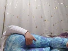 ゲームしながらケツを掻いたり屁をこく日本人女性。 - Screenshot 15 of 16 - アジアン
