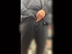 日本のアダルトショップで、サンプル動画を見ながらオナニーしてる人と一緒に、、オナニー・日本人・素人・自撮り・射精 At a Japanese adult store, Japanese, selfie