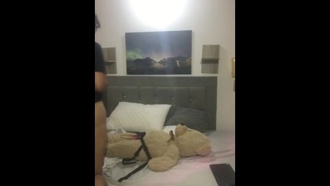 geile Masturbation mit Teddybär