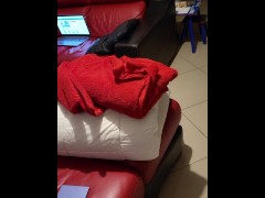 Seule, Nouyoumie s'exibe en live pendant que je suis au bureau
