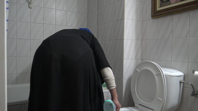 İzmir'de Kürt Temizlikçi Işvereninin Oğluyla Aldatıyor - TURK PORNO SEX