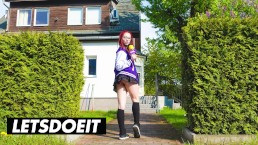 Альтернативный немецкий репортер Jezzicat получил удар от зрелого мужчины - LETSDOEIT