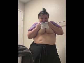 BBW GOTH GIRL 为我的男朋友发短信和脱衣