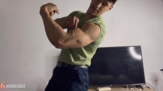 estudante de fitness ensina você a dobrar e se masturbar