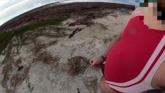 öffentliches Wichsen am Meer rotes einteiliges Badeanzug-Crosskleid