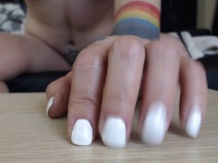 Real Nails Tapping - Screenshot 1 of 16 - Fingernails