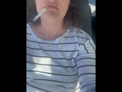 Door dash 🥵 fans.ly/MalloryKnox37 - Screenshot 4 of 16 - Milf Smoking