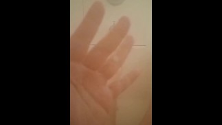 Липкая девушка кончает, после оргазма соло мастурбация