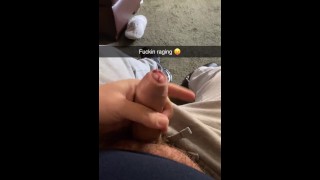 Ho inviato un video di un cazzo arrapato che pulsa sul mio Snapchat