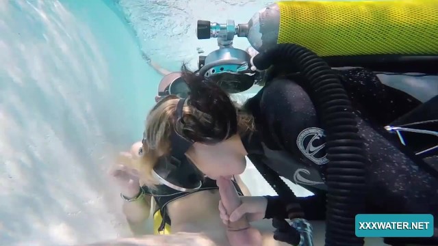 Венгерская блондинка наслаждается большим членом во рту
