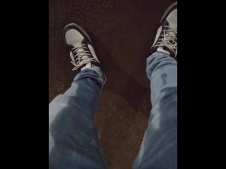 雨の日の帰り道におしっこしたくなったけど、我慢出来ずにお漏らししちゃった・・・おまけもあります