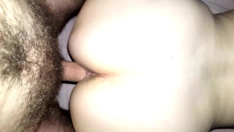 Sexe dur en levrette avec une grosse éjaculation sur le cul Uk Wife