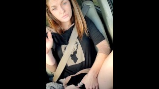 Измена ГОРЯЧЕМУ боссу Курение и игра с киской в машине.