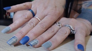 Doigt Fetish tapotement des ongles