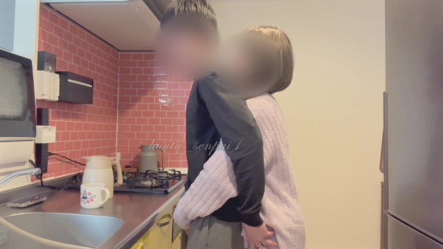 【痴女フェラ】朝起きてキッチンでフェラ抜き♡そのまま高速手コキで再び大量発射