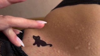 Beautiful tatuaje temporal en el coño. Hot tatuaje de pegatina