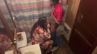 Caught stepmom in bathroom and she eat my dick