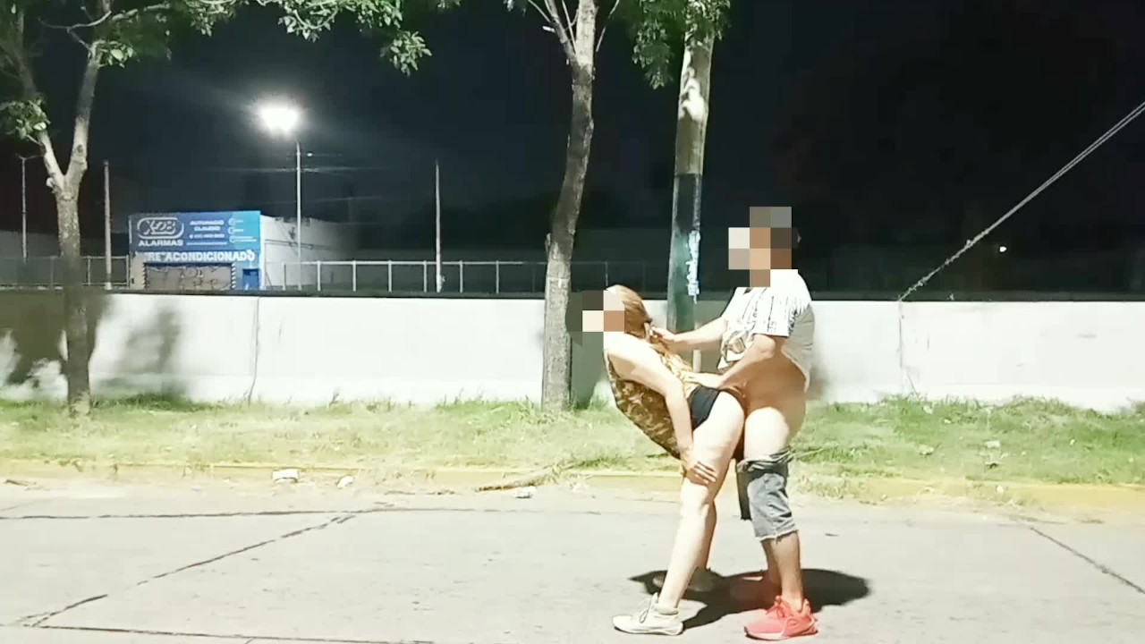 на улице без трусиков 