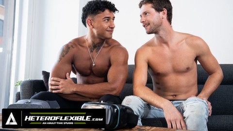 HETEROFLEXÍVEL - Str8 Benjamin Blue tenta pornô VR com Buddy Kenzo Alvarez, decide montar seu pau