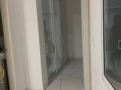 Mi esposo me complace y me deja follarme un domicilario