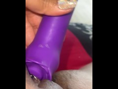 Sexy toy thrusting throbbing pussy - Screenshot 5 of 16 - Waxed Pussy