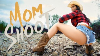 Sassy Cowgirl Attempts To Seduce A Stranger By Displaying Her Juicy Ass In Tight Shorts Momshoot